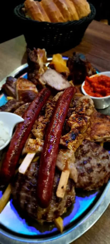 Silvia Martic_Divino Restaurant Mediterran Balkan Spezialitäten_Main_review