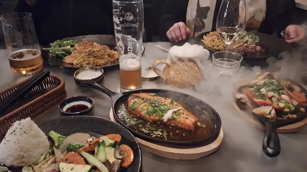 Asia Kono_Prüm_slider_image_2