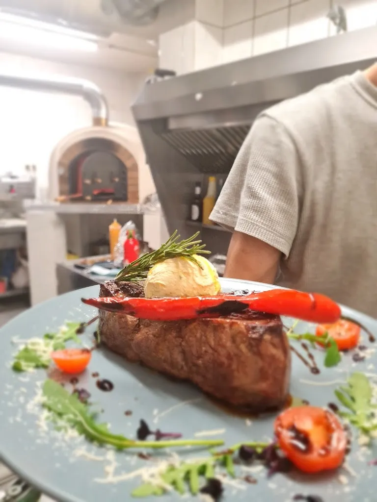 Ristorante Monte Bianco - HOLZOFEN Pizza_Rheinbrohl_slider_image_3