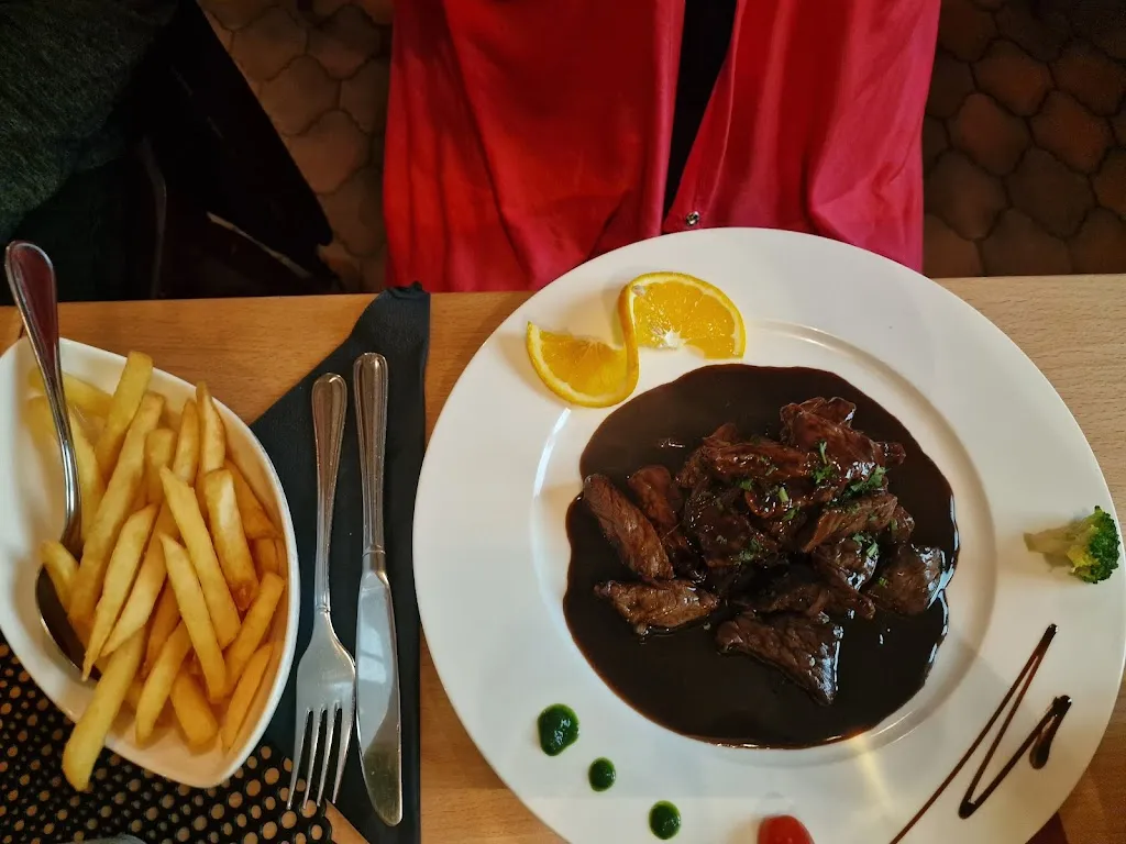 Rebecca Hennies_Pfälzer Hof - Doris Gaudeck Gastro e.K._Zweibrücken_avis