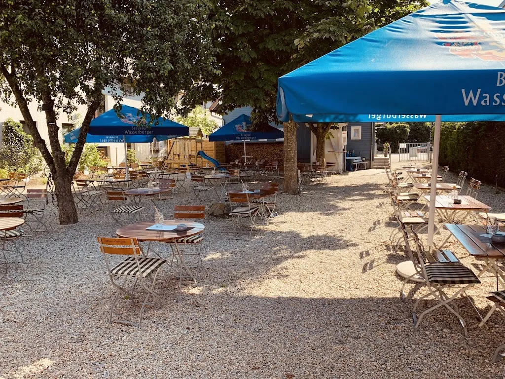 Schwaiger Bierstüberl (Das Blaue Haus) restaurant in Dingolfing