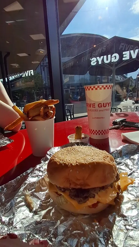 Five Guys Zweibrücken, Fashion Outlet_Zweibrücken_slider_image_2