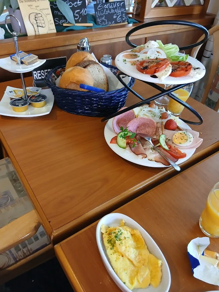 Andrea Sabine Lutz_Stadt-Café Schweich_Schweich_review