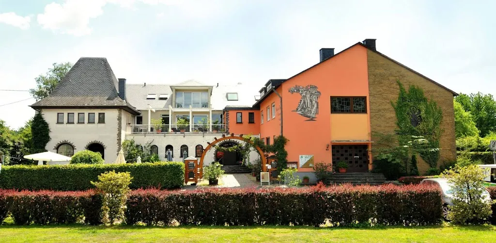 Wein im Turm - Weingut J. Schmitt_Longuich_slider_image_3