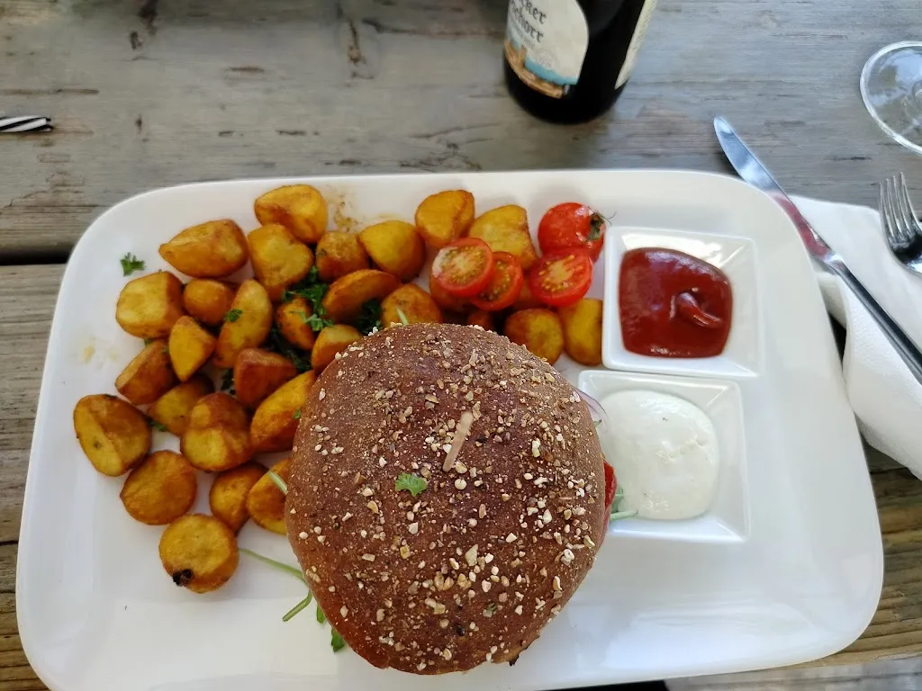 Nadine Fuchs_Schirmbar_Schweigen-Rechtenbach_review