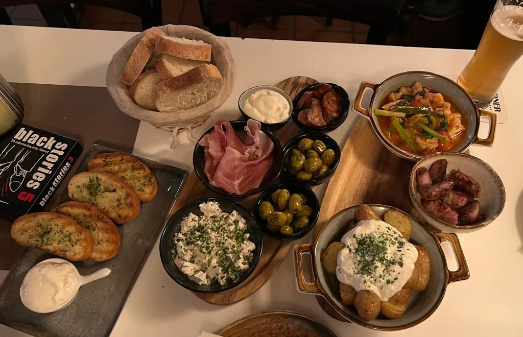 Daisysandsuns_Galerie Tapas- Cocktail Bar__review