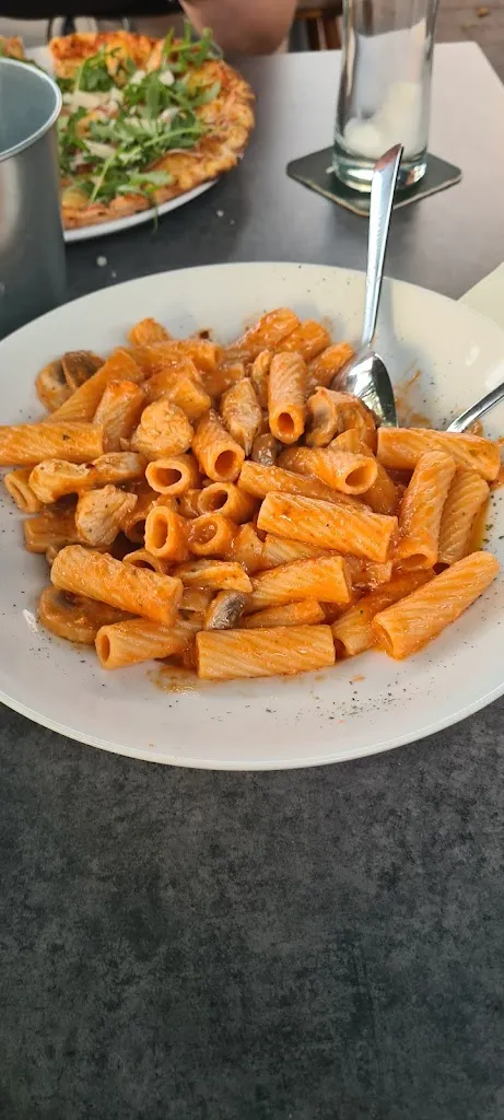 Ashley Wall_Restaurant Pizzeria Roma_Steinwenden_review