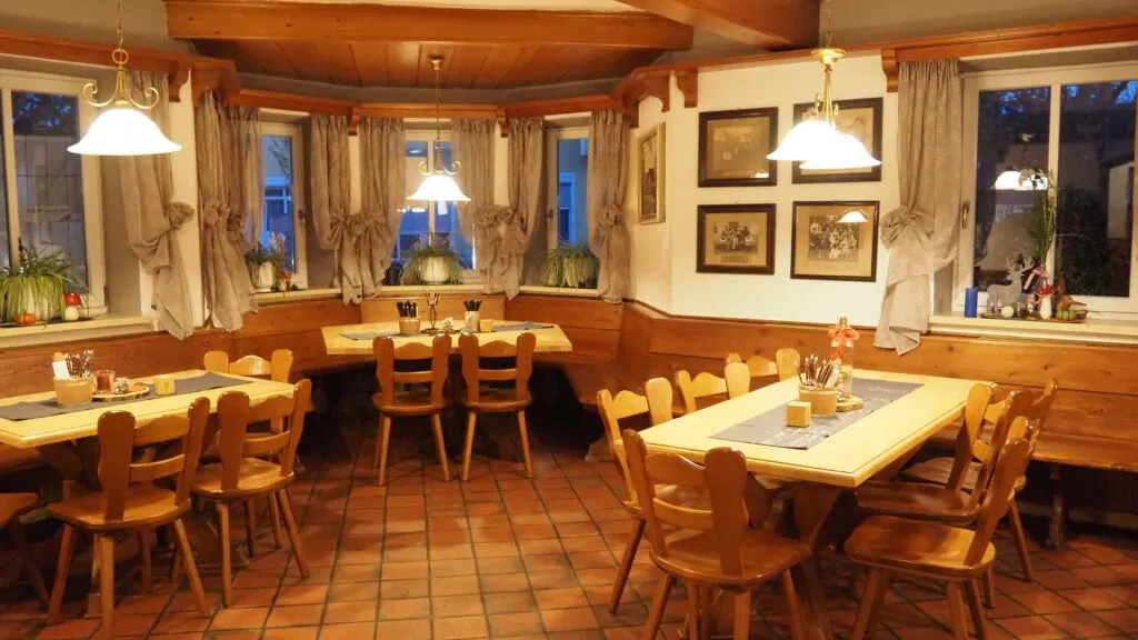 Gasthaus Neuwirt Oberding restaurant in Oberding