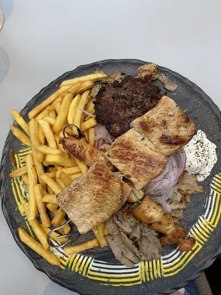 doc_snuggles_01_OLA KALA Griechisches Restaurant-CAFE BAR_Dingolfing_review