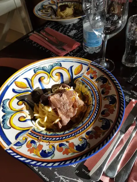 Lobue Feinkost & Vinothek_Urbach_slider_image_2