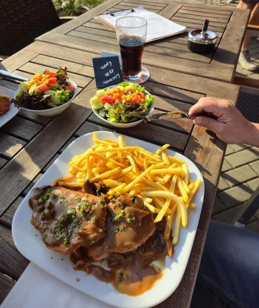 Restaurant am Blauen See / Beach House Engel_Vettelschoß_slider_image_2