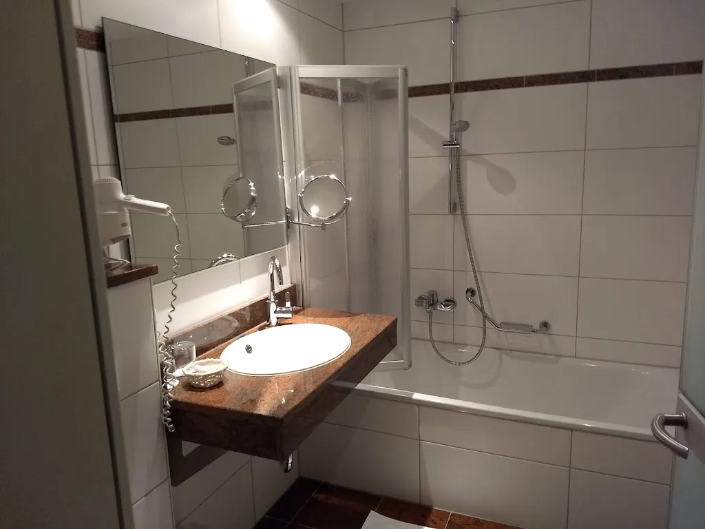 Conrad Edwards_Amberger Hof_Kötzting_review