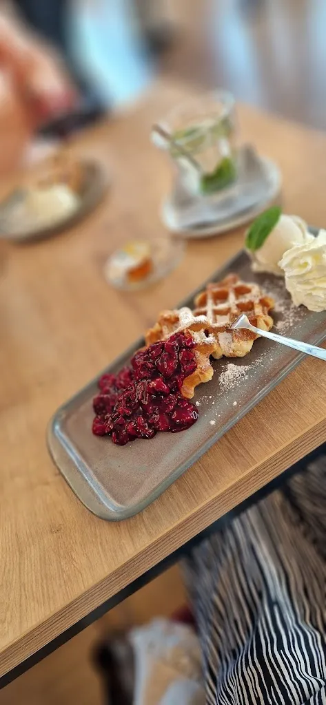 Pfadfinderlucy_Klostergaststätte Maria Laach_Glees_reseña