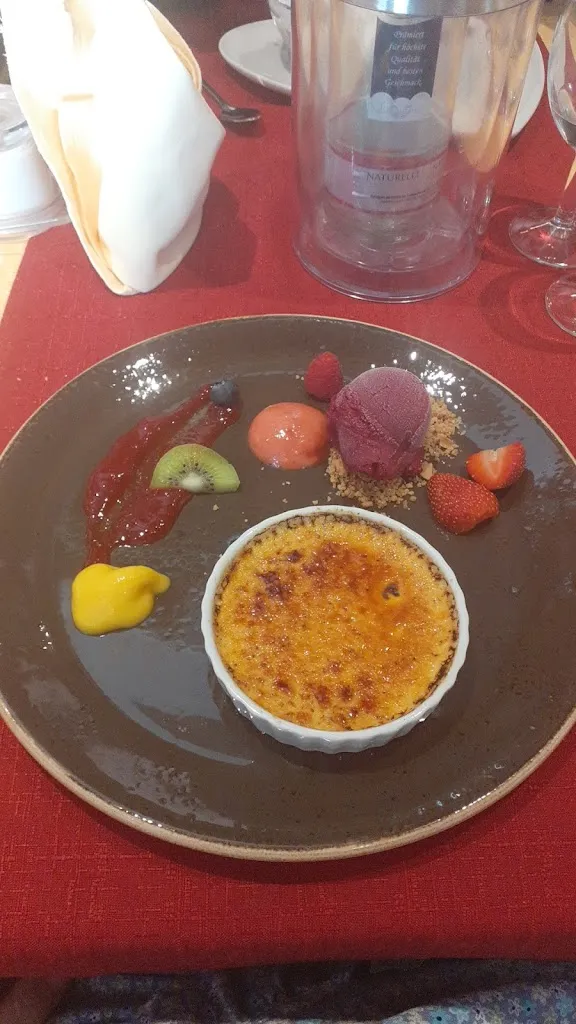 K. Brohl_Restaurant Lingerhand_Wolken_review