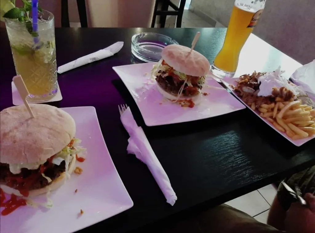 Menu_AKRO Cafe Restaurant Lounge Sportsbar_Wissen_immagine_7