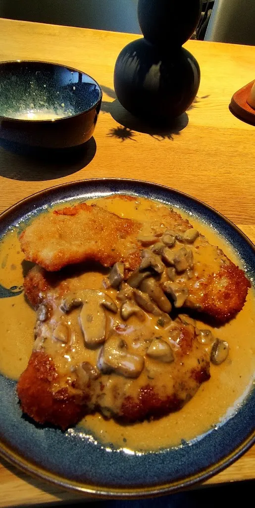 Ferdinand's Café-Restaurant_Freisen_slider_image_3