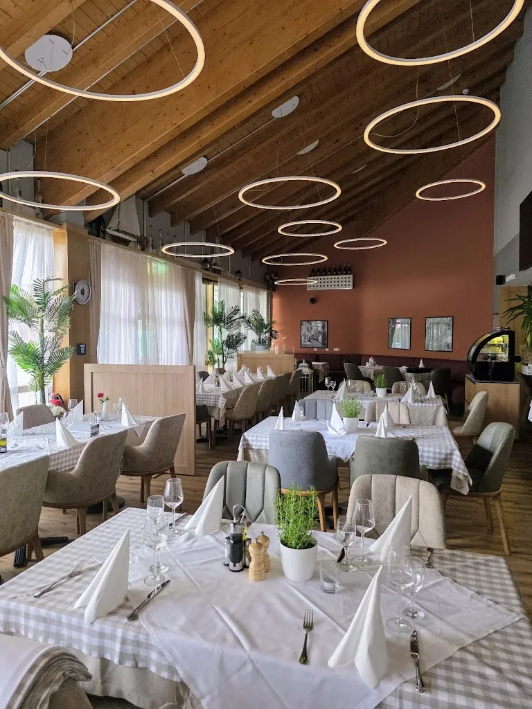 Restaurant Pizzeria Bella Theranda_Gräfelfing_slider_image_3