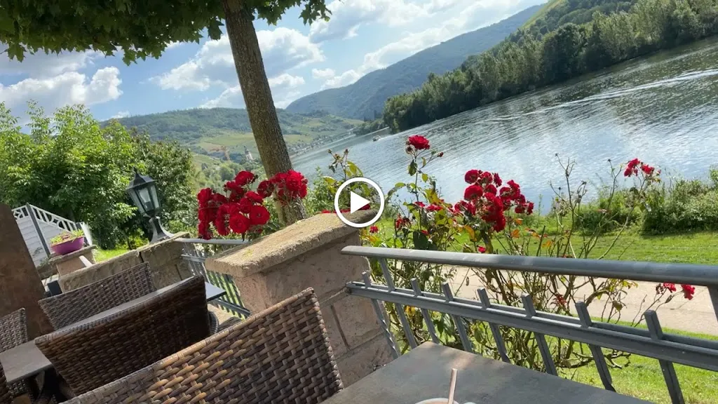 Cafe im Hamm_(Mosel)_slider_image_1