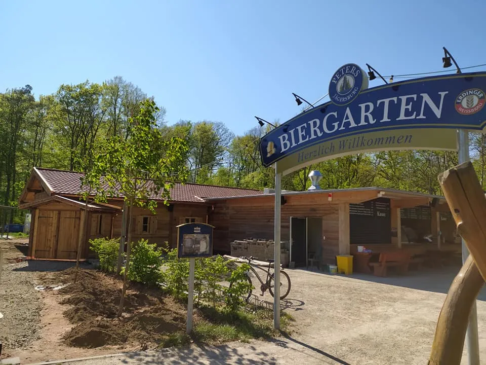 PETERS Alm mit großem Biergarten_Homburg_slider_image_1