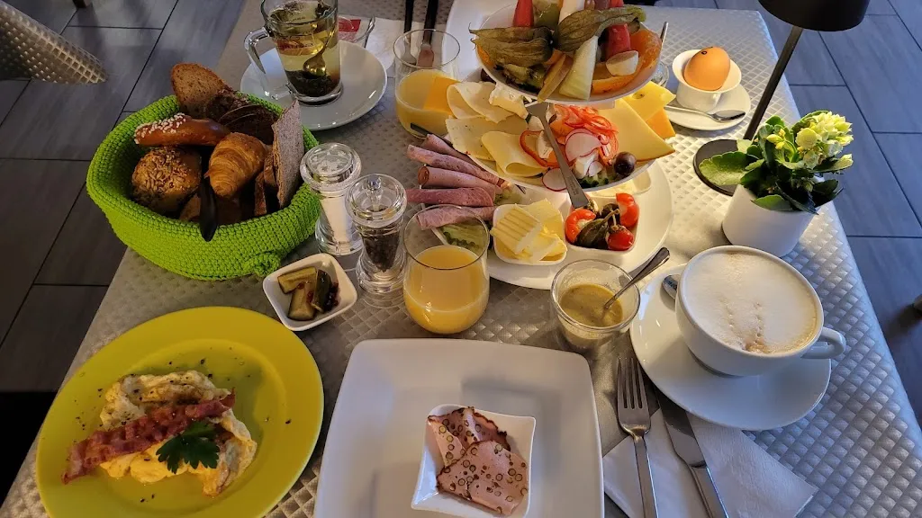 Erika Steuer_Martins_Heusweiler_review