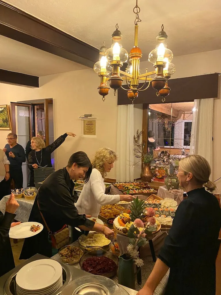 Gaststätte Zum Zoll restaurant in Donau