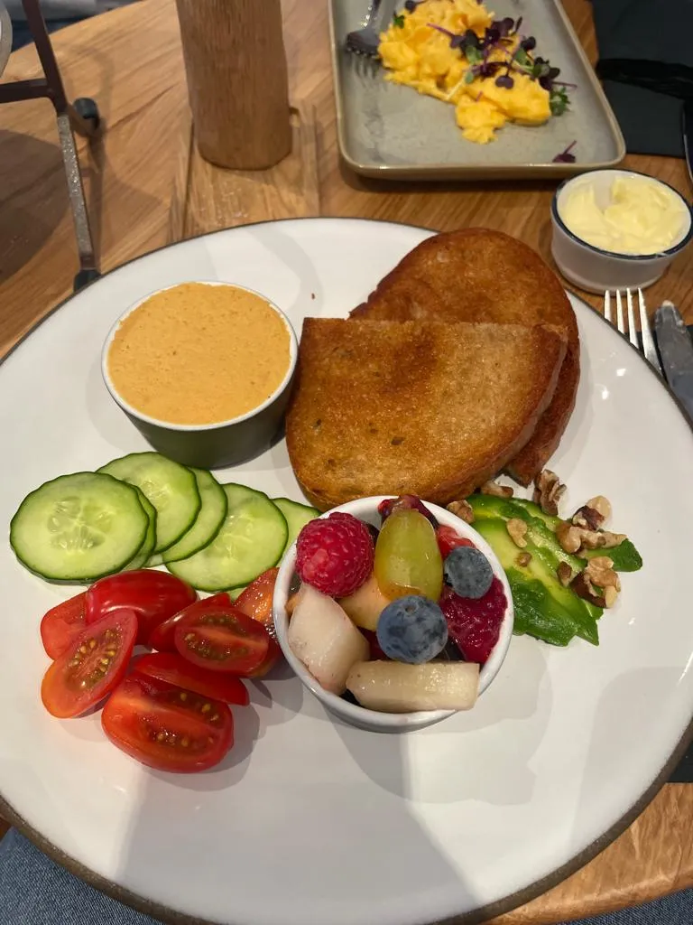 Stephanie Büyükcolak_peng&pane_Donau_review