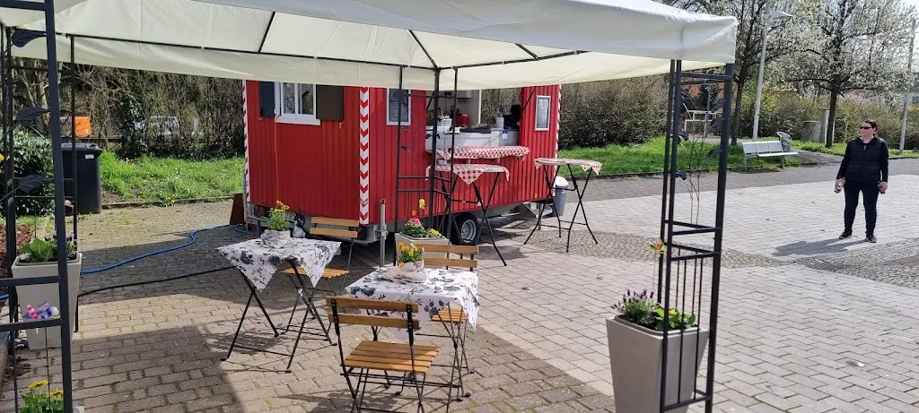 Zum "Icke" Currywurst restaurant in Schmelz