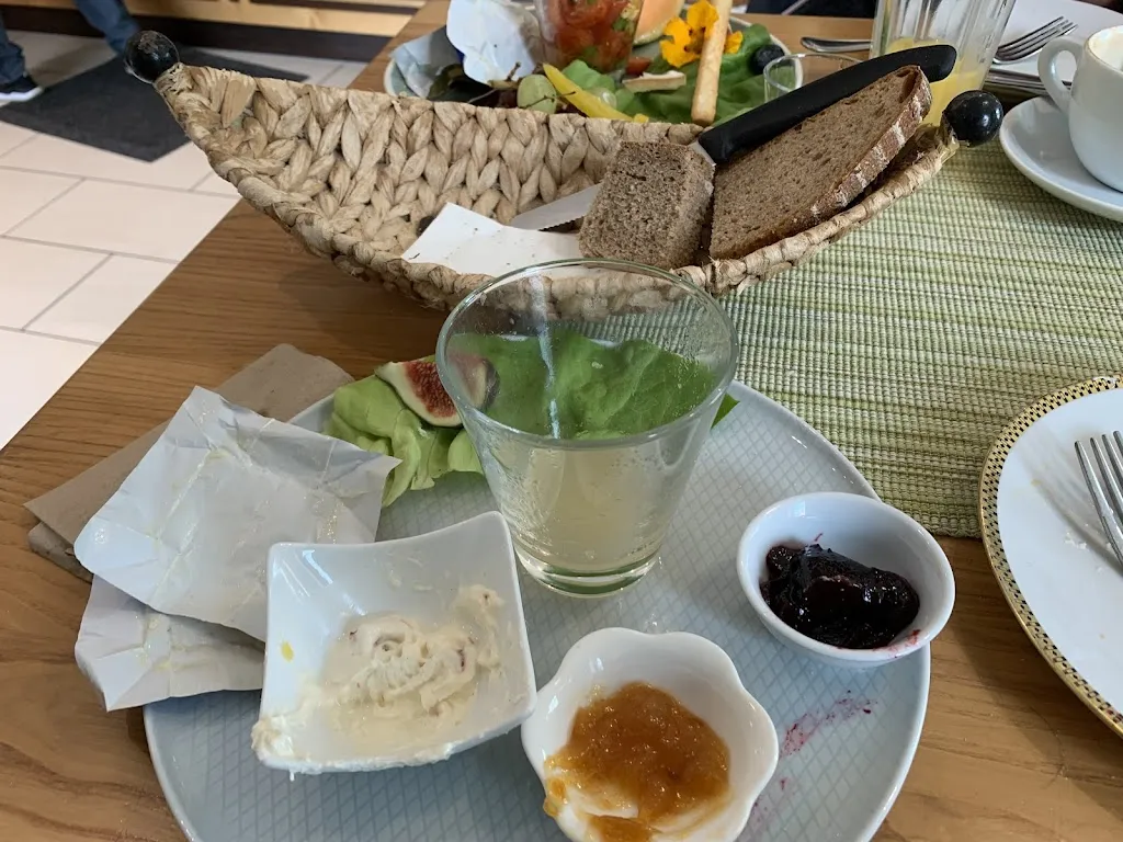 Animesh Kumar_Ellis Caféhaus_München_review