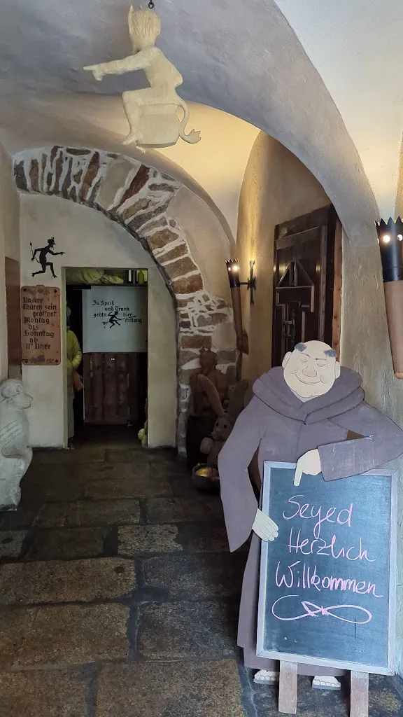 Sid_Monks Court_Bautzen_review