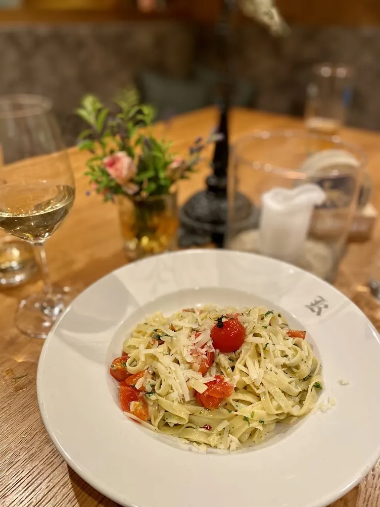 Animesh Kumar_Das Wirtshaus im Kastenwirt_München_avis