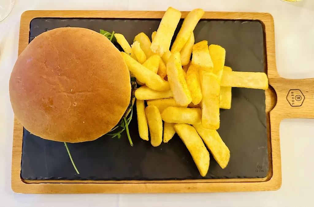 Olivia_Das Albert_Elster_review