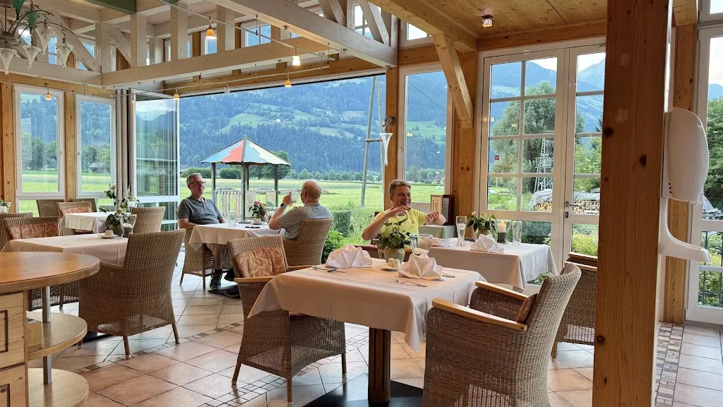 Vlieg Brommer_GASTHOF PENSION LEITNER_Austria_review