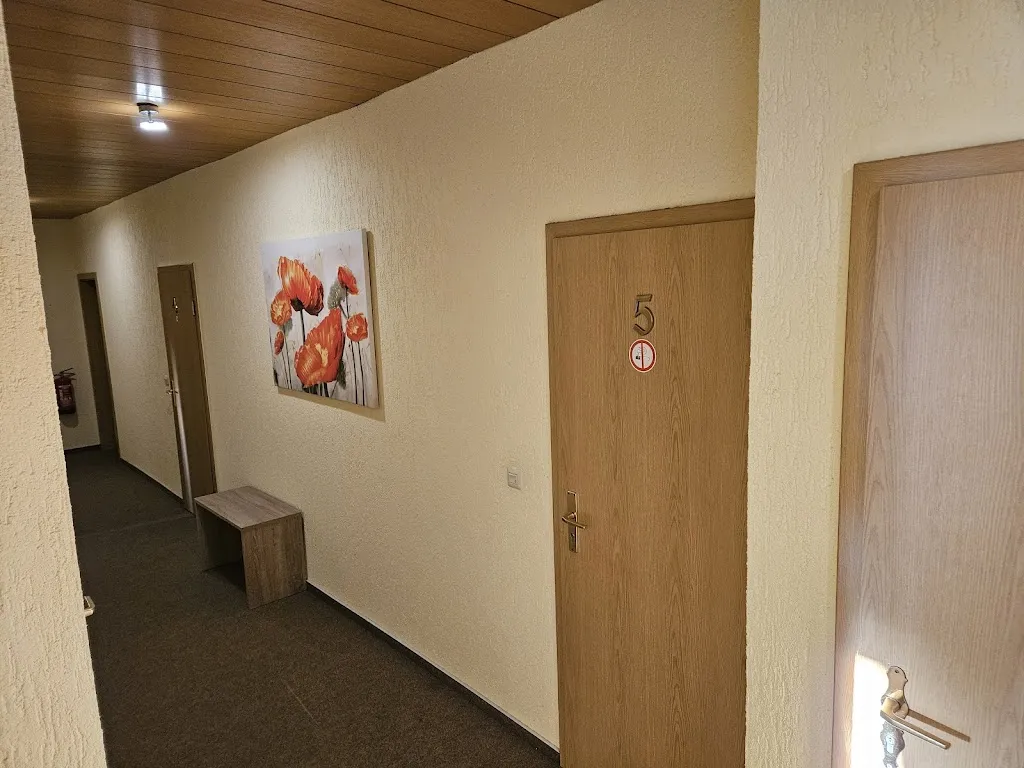 Nikolaj Korols-Senkevics_Gasthof und Hotel „Roter Hirsch“_Claußnitz_review