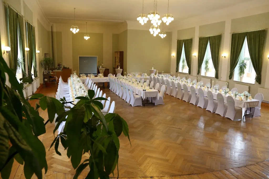 Gasthof und Hotel „Roter Hirsch“_Claußnitz_slider_image_1