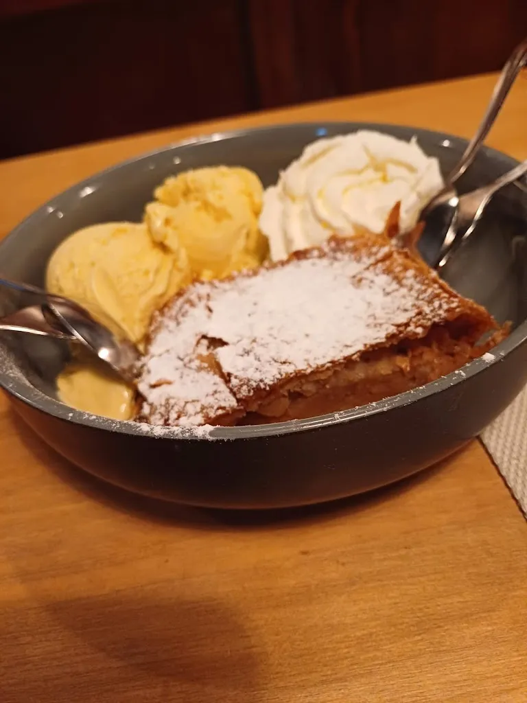 Victoria Saunders_Goldener Engel_Deggendorf_review