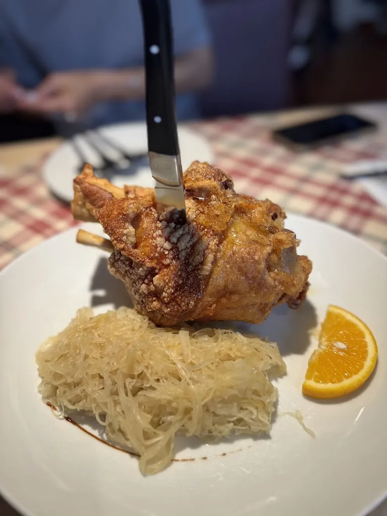 Andrew Goh_Römer Pils Brunnen_Main_review