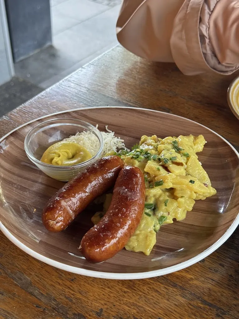 Mel Chua_Salzkammer_Main_review