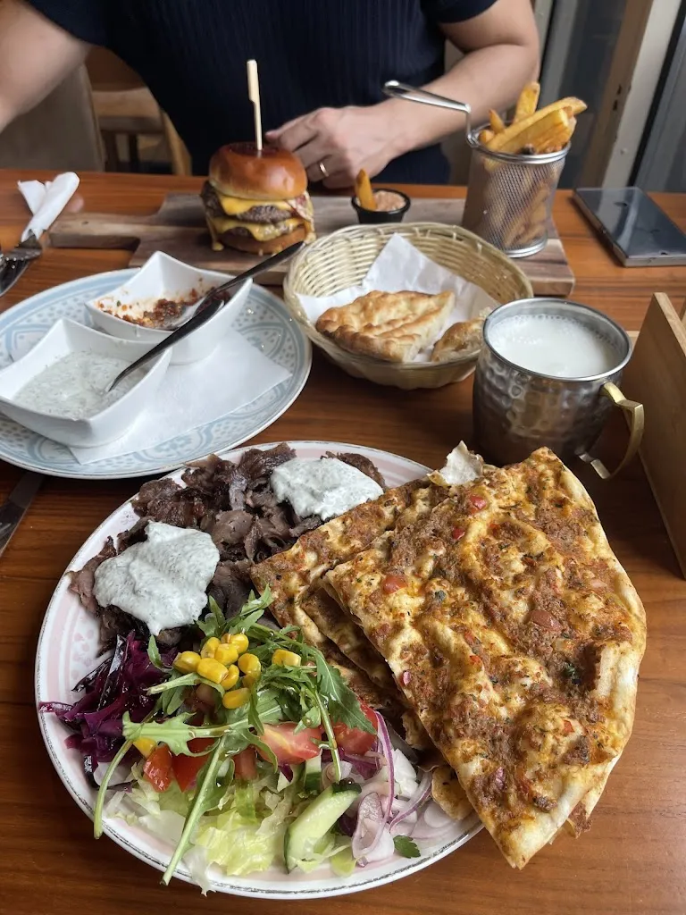 Imen Hamdani_MAHO´S Meat_Laufenburg_review