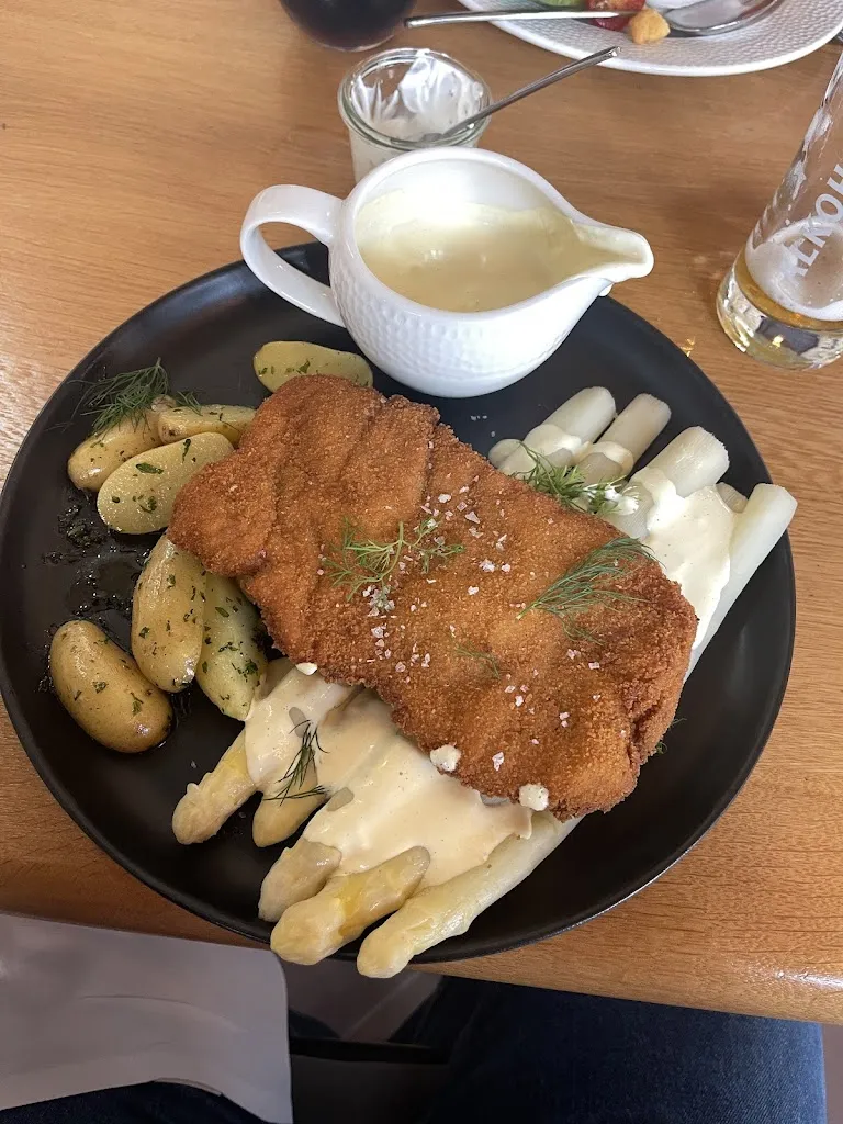 Andre Guedes Pereira_Schwarzer Stern_Main_review