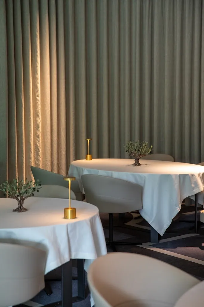 JY's_France_slider_image_1