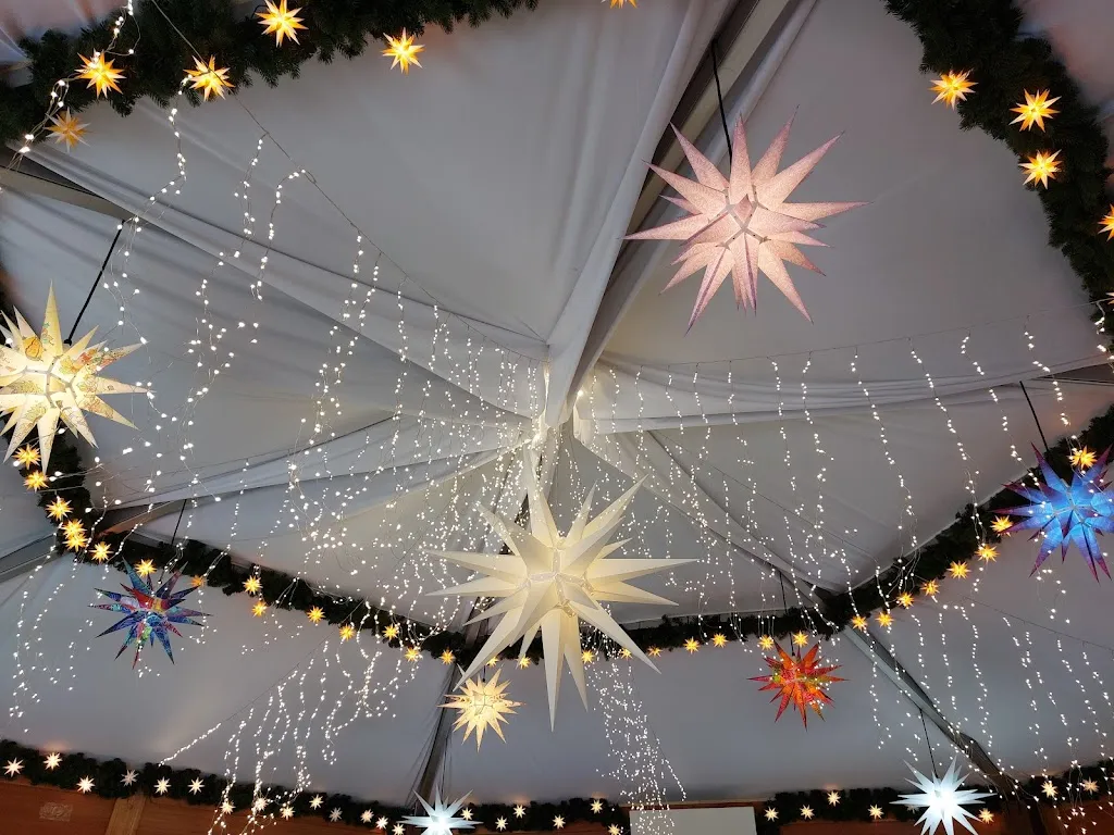 Tho Bi_The Herrnhut Stars Company - HQ_Herrnhut_review