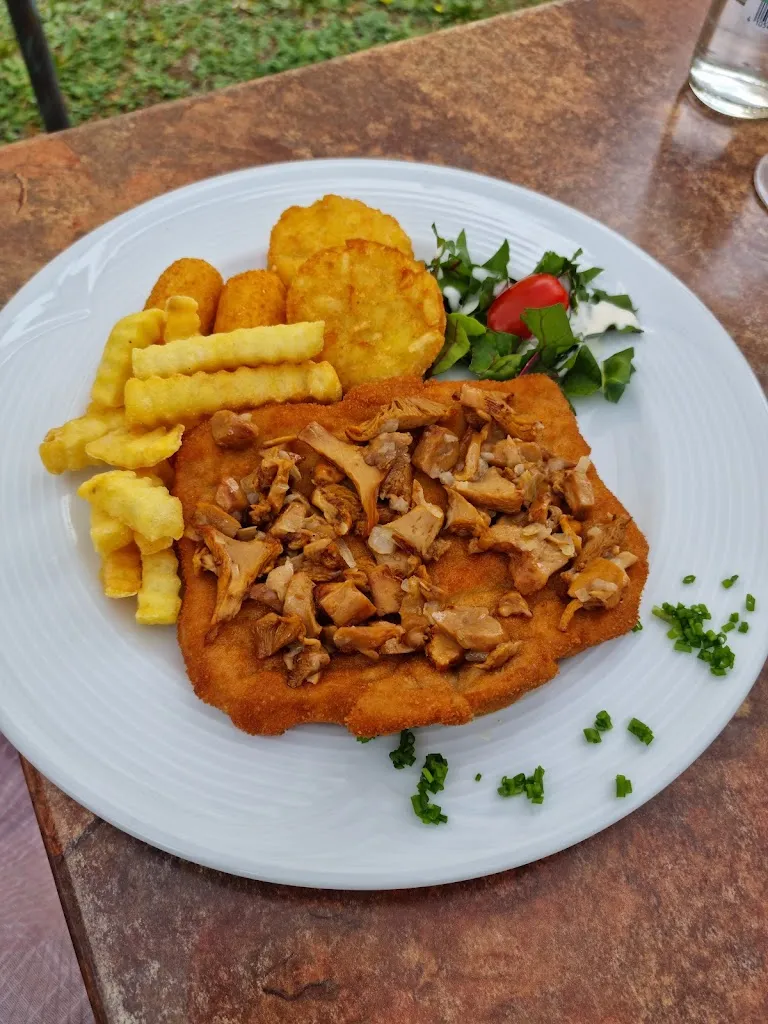 Gaststätte Zur Wehrkirche restaurant in Horka