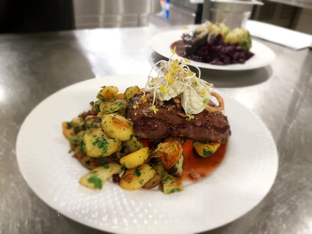 Herzogs Restaurant_Lohsa_slider_image_3