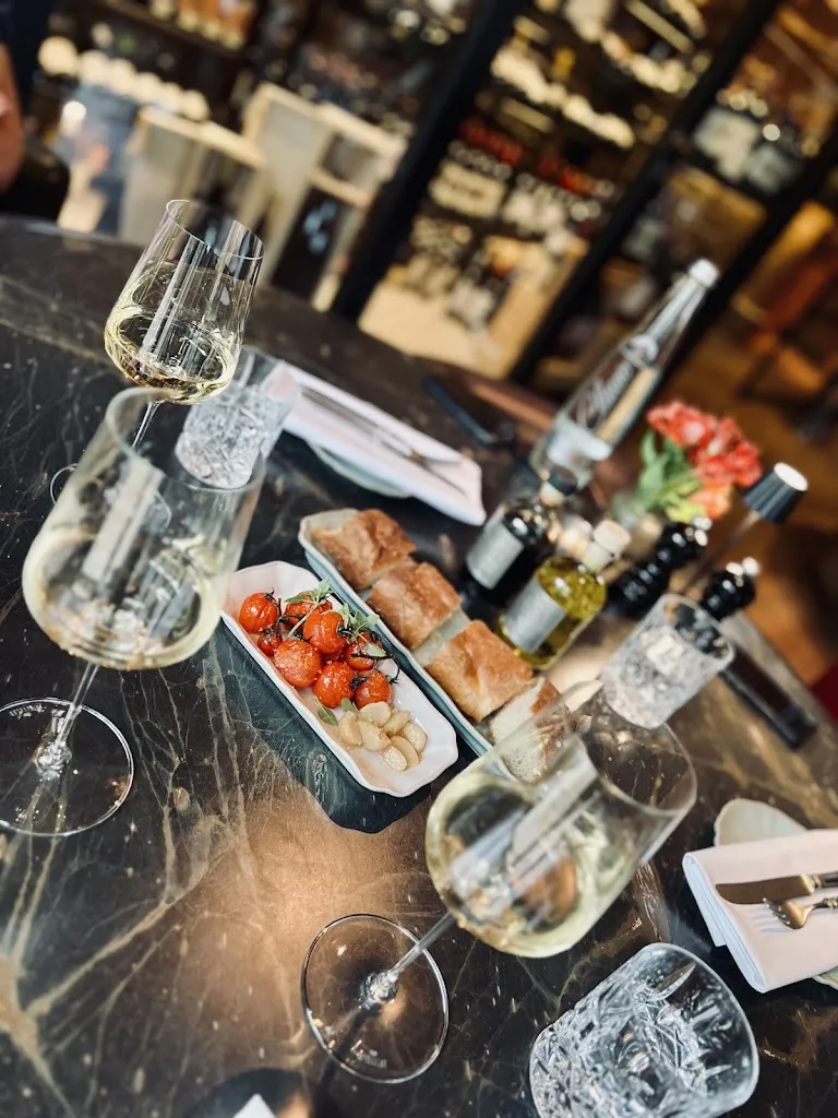 Christiane Gamper_Vinothek_Grassau_review