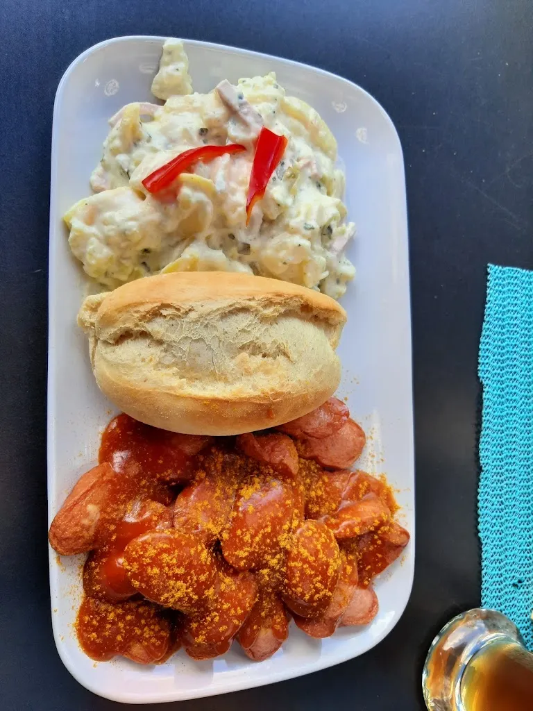 Martin M. Fuhrmann-Hartmann_Imbiss zur Göltzschtalbrücke_Netzschkau_review