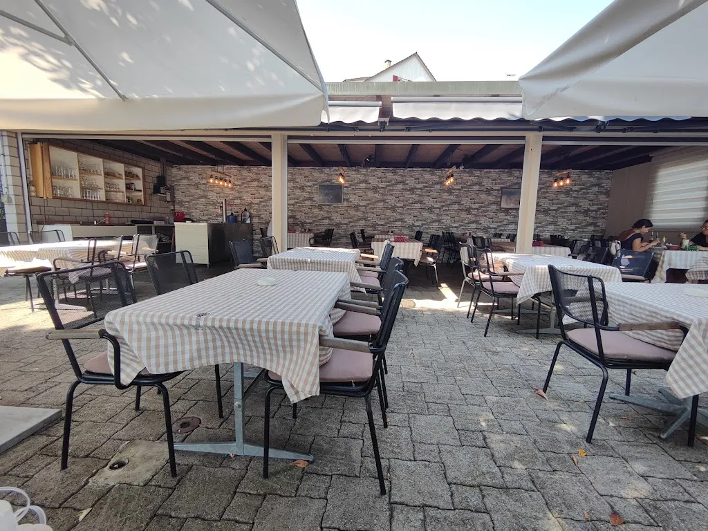 Happy Grill House restaurant in Rheinfall