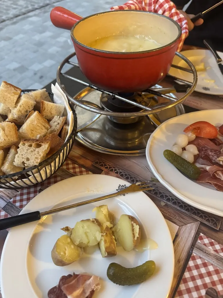 Cinc Vlog_Swiss Chuchi Restaurant_Zürich_review