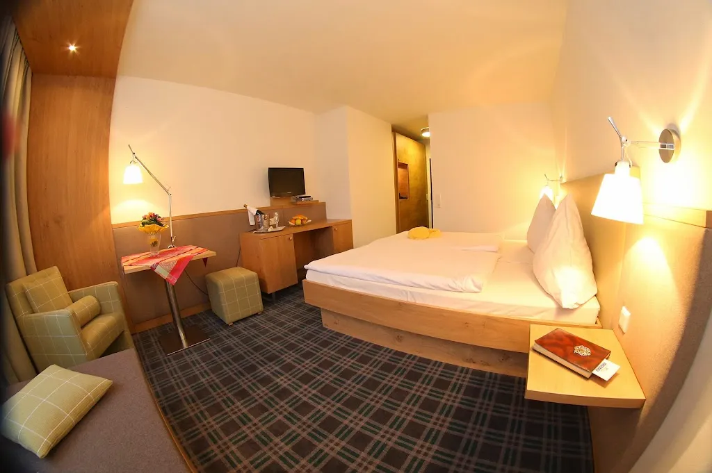 Hotel-Landgasthof Schuster restaurant in Greding