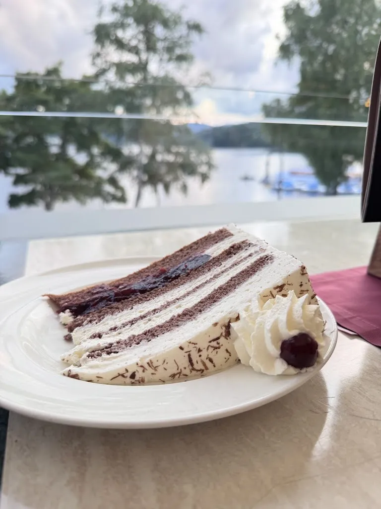 sundus abrar_Bergsee restaurant_Titisee-Neustadt_review