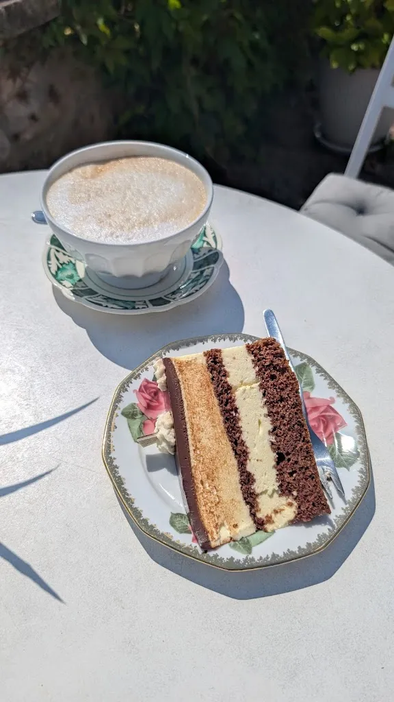 Evgenia Kibke_Blümchen Café_Rochlitz_review